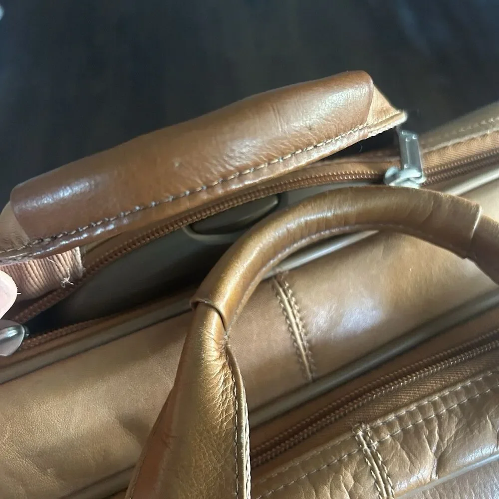 Solo New York Walker Brown Camel Leather Briefcase Laptop Rolling Travel Bag